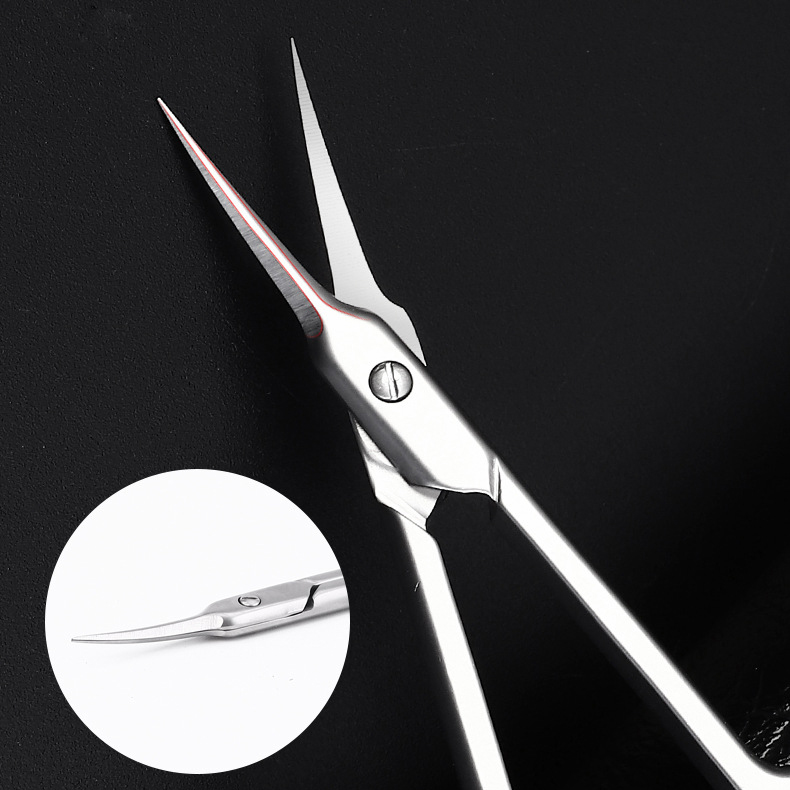 Ciseaux incurvés pour petits sourcils